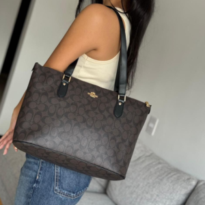 Coach Signature Tote Brown