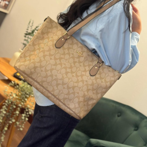 Coach Tote Signature Beige